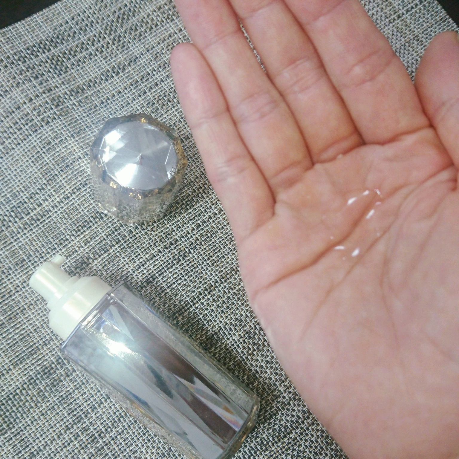 肌を目覚めさせるコア美容液_1_2