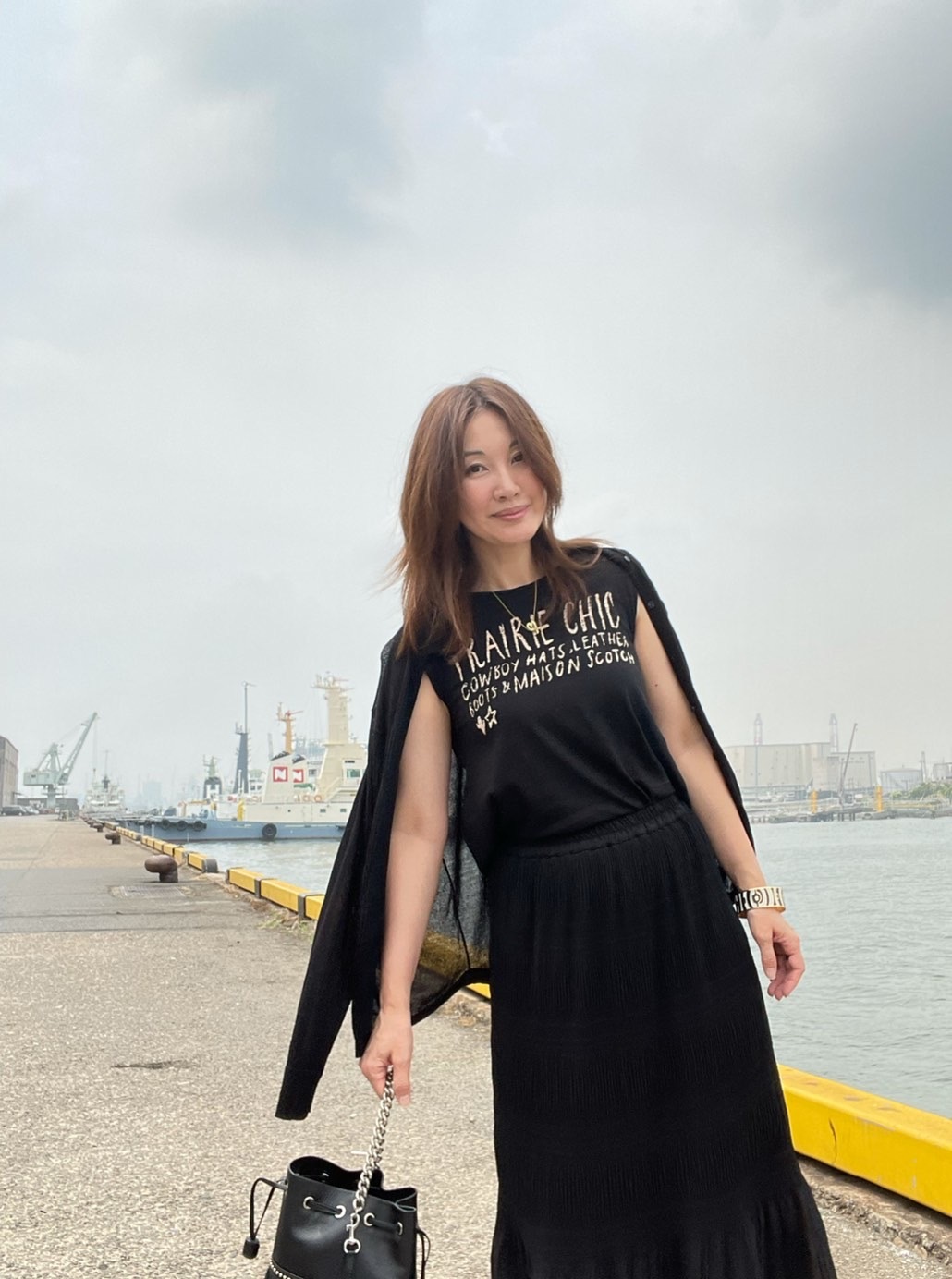 新連載 ブレンダ「大人のおしゃれ&暮らし、進行形」のTシャツブラックコーデに挑戦_1_2