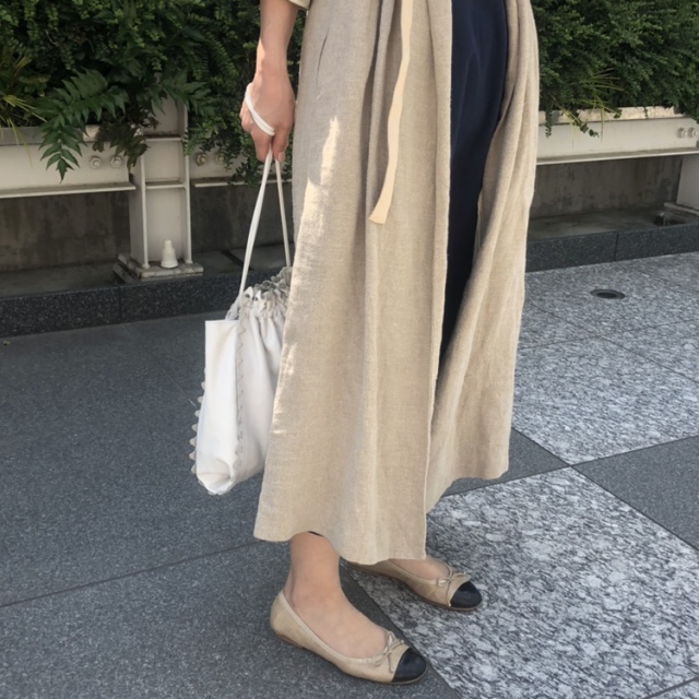 フラットシューズ&巾着バッグが効果的♡