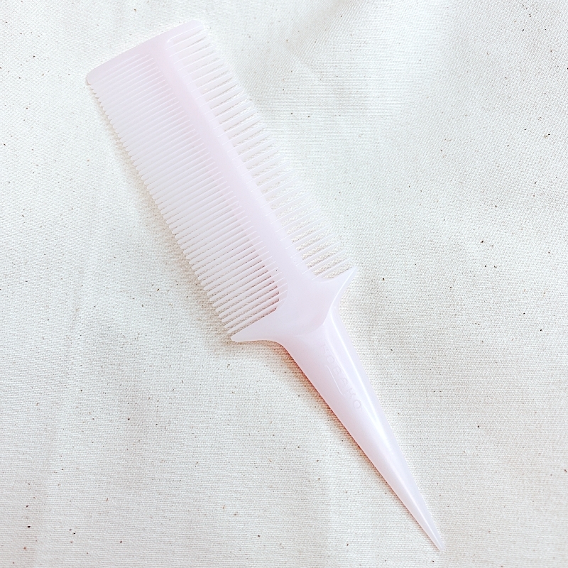 KOBAKOのヘアカットセットに入っているコームはヘアアレンジにも使えそう