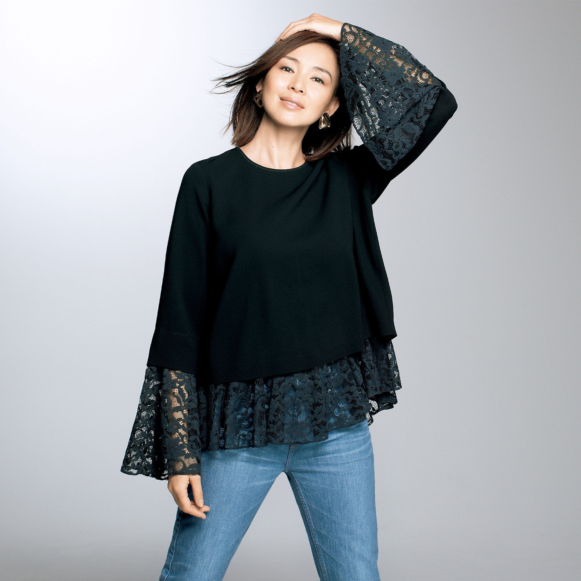 Room No 8 Black Eclat レース切り替えブラウスで大人の日常をドラマティックに Web Eclat 50代女性のためのファッション ビューティ ライフスタイル最新情報 Room No 8 Black Eclat レース切り替えブラウスで大人の日常をドラマティックに Web Eclat 50代女性のためのファッション ビューティ ライフスタイル最新情報