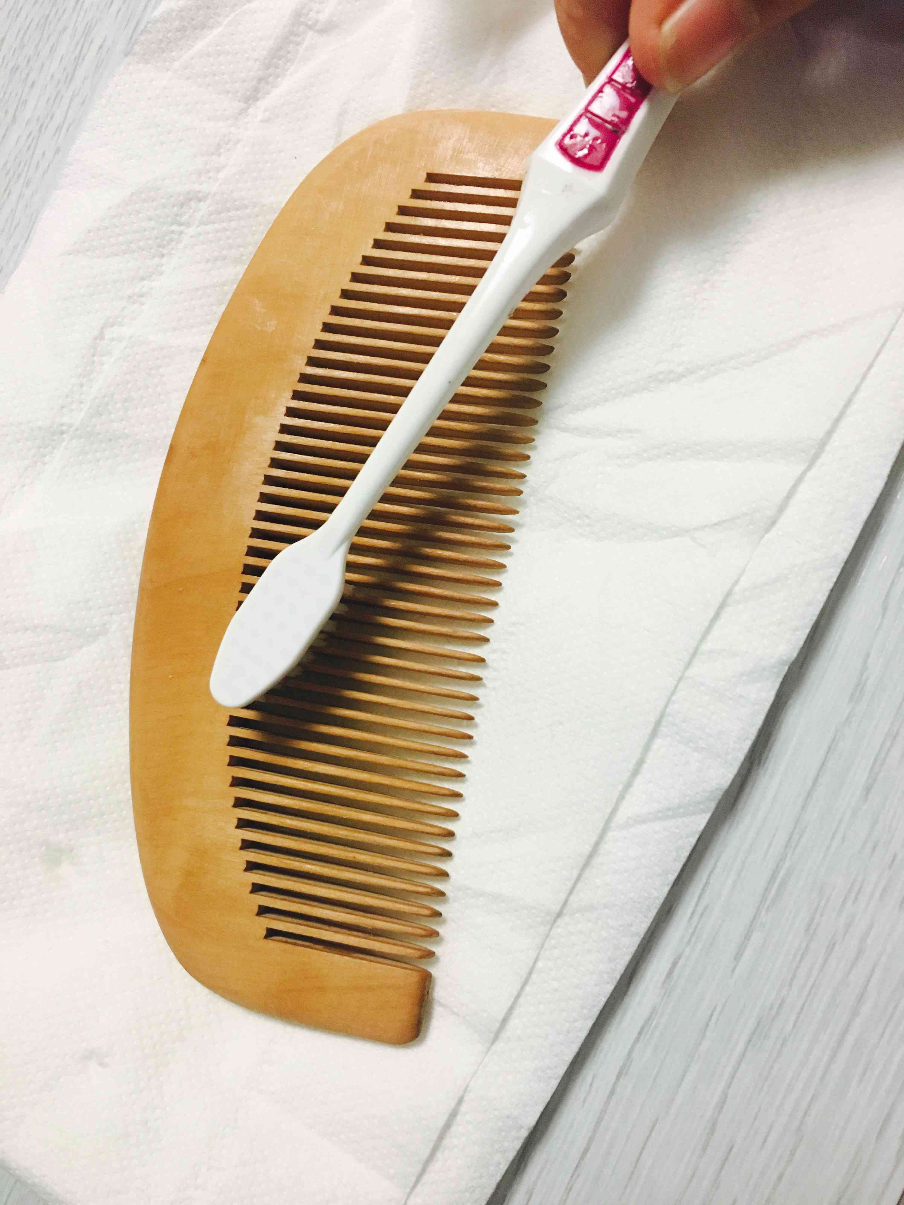 梳かすだけでヘアケアに あんず油で作る木櫛 Non No Web ファッション 美容 モデル情報を毎日お届け