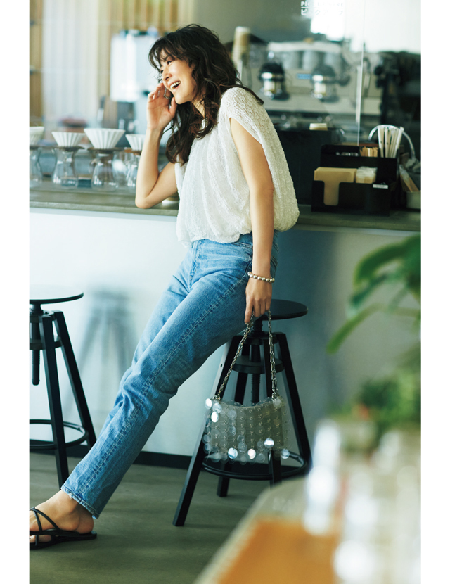 MOUSSYのデニムコーデの田波涼子さん