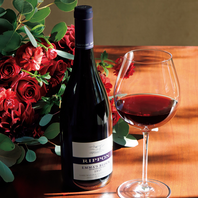 多彩な料理を優しく包んでくれる エマズ ブロック ピノ ノワール 飲むんだったら イケてるワイン Web Eclat 50代女性のためのファッション ビューティ ライフスタイル最新情報