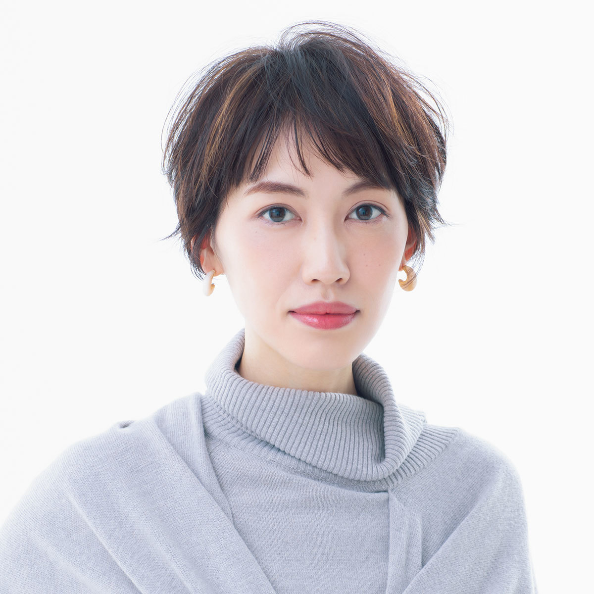 ダークカラーベースでハイライトがマニッシュに昇華 40代のショートヘア ファッション誌marisol マリソル Online 40代 をもっとキレイに 女っぷり上々