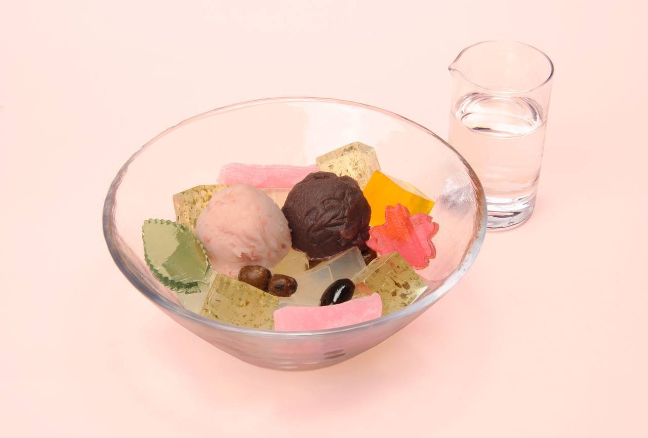 とらや「桜あんみつ」