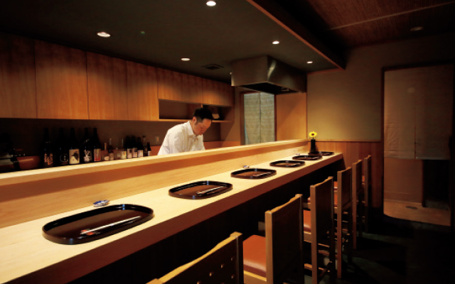 京都北大路にある和食レストラン「悠々」のカウンター