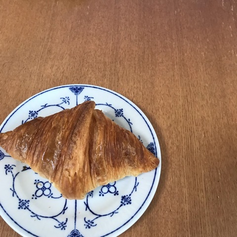 パン・デ・フィロゾフ といえば…の
クロワッサン 絶品です。