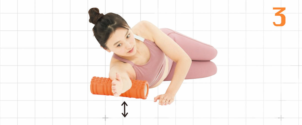 3.余裕がある人は、1の状態で右腕を床から浮かせてみて。