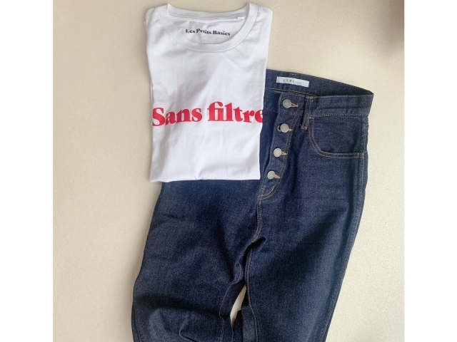 ロゴTシャツ×ブルーデニム