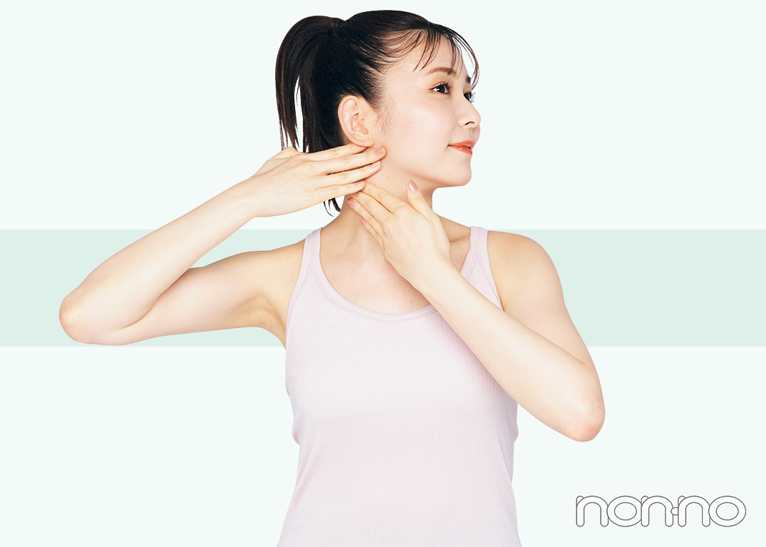 もり肩 解消法 首 肩コリが太って見える原因に フェイスラインも引き締まるマッサージ Non No Web ファッション 美容 モデル情報を毎日お届け