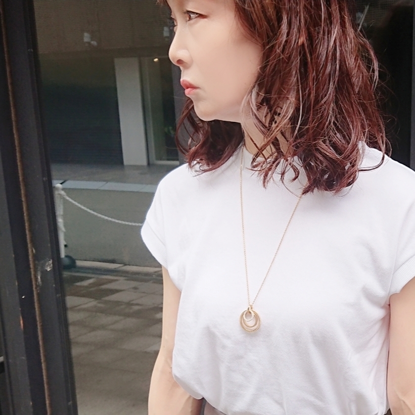 フレンチスリーブTシャツ ゴールドジュエリー