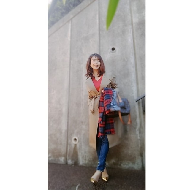 トレンチ、ニット:nano・universe
デニム:RED CARD
パンプス:RABOKIGOSHI works
ストール:UNITED COLORS OF BENETTON
バッグ:Louis Vuitton