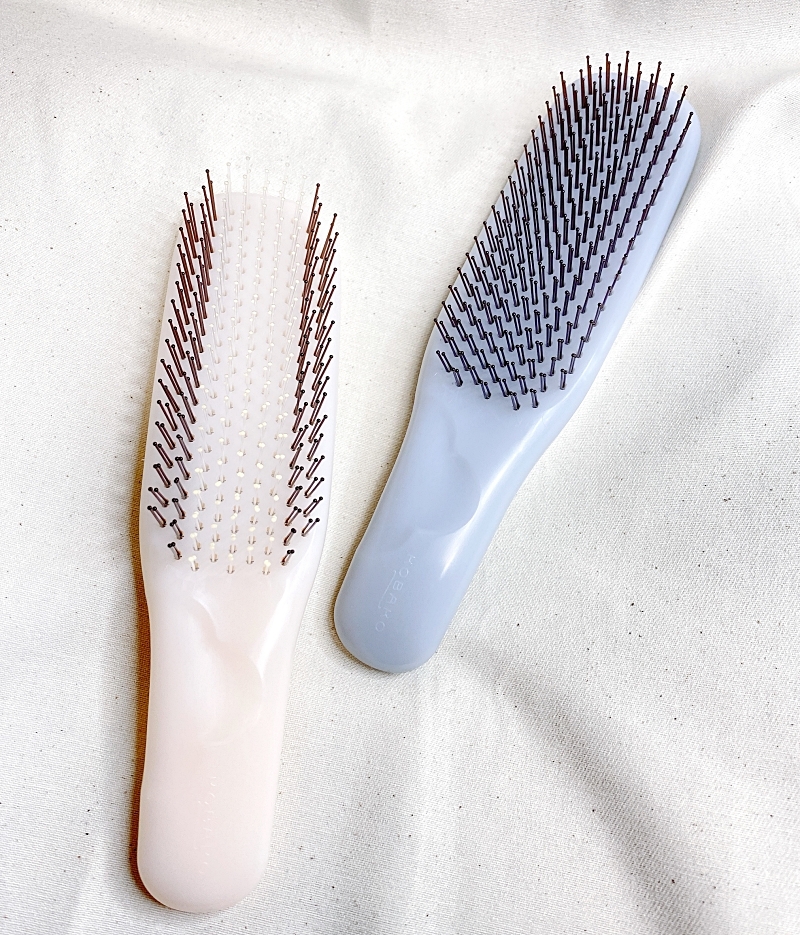 KOBAKOの新作のヘアケアシリーズのヘアスムースブラシはソフトタイプとハードタイプの2種類