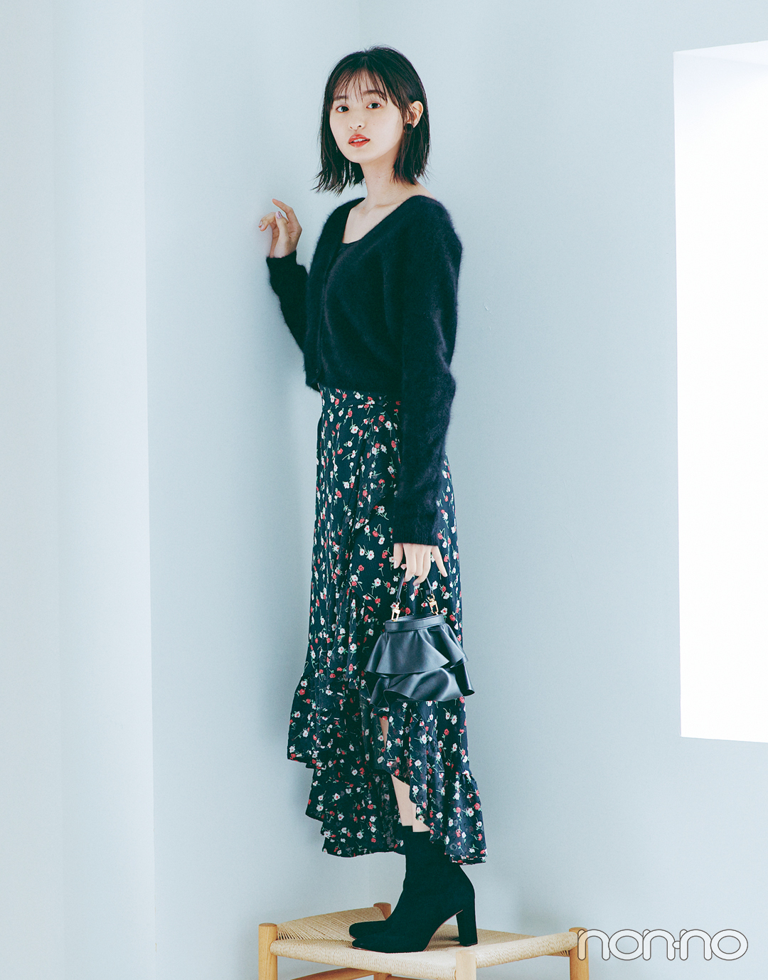 遠藤さくらSweet BLACK♡ ふんわり黒ニットでフェミニンに_1_3