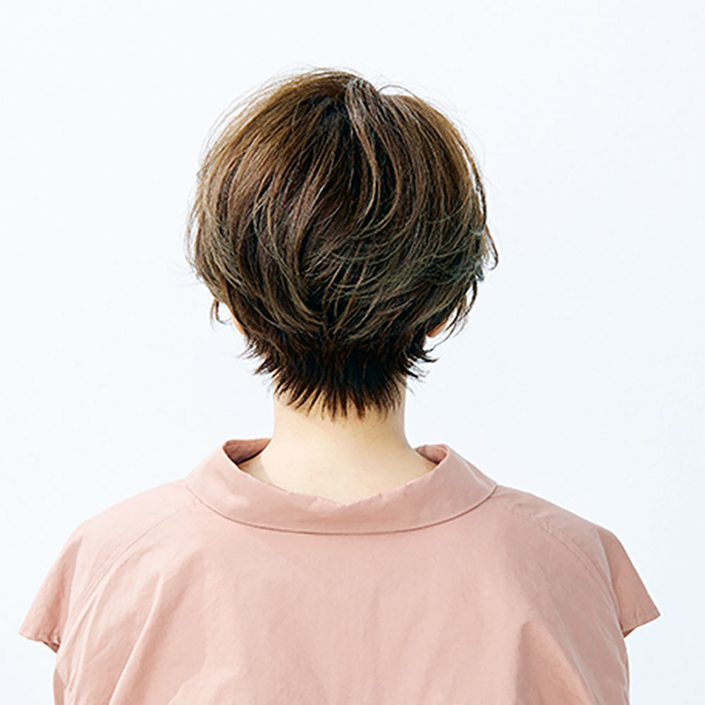 クセを生かした2ブロックショートで丸みと立体感を演出 40代のショートヘア ファッション誌marisol マリソル 40代をもっとキレイに 女っぷり上々