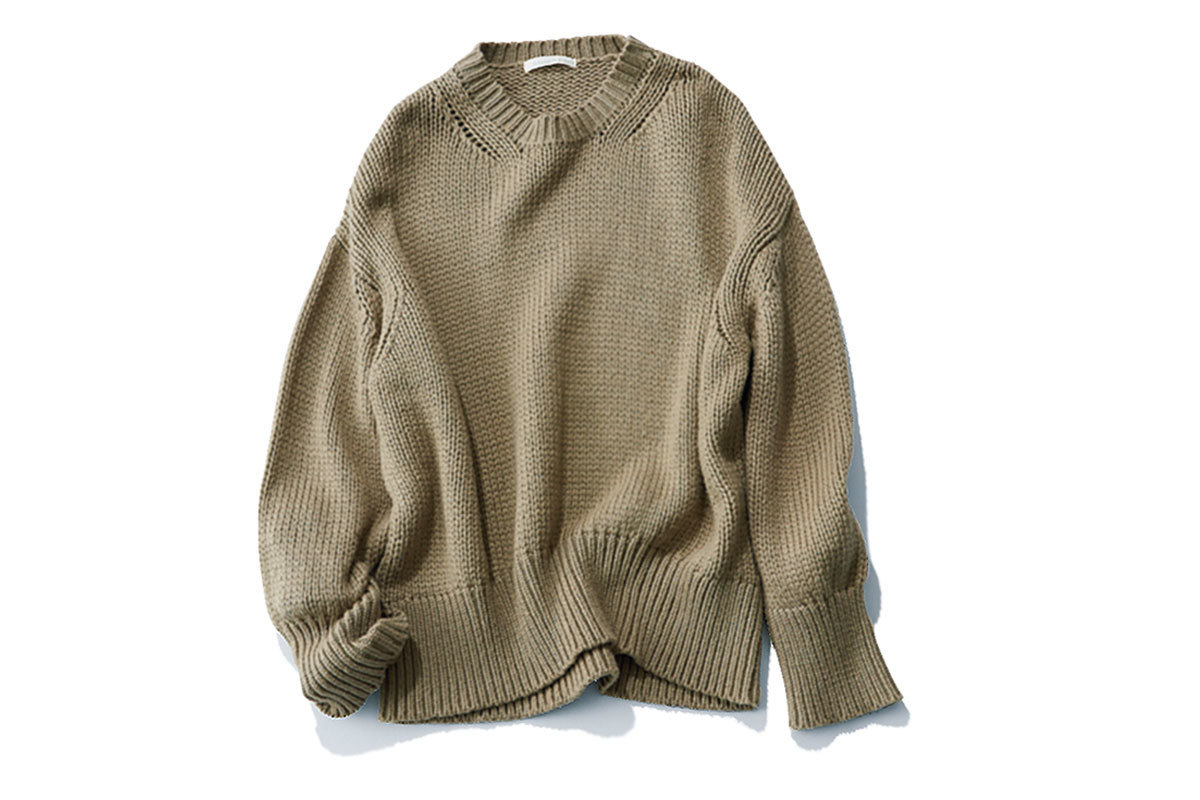 ニット¥35,000/ギャルリー・ヴィー丸の内店(ギャルリー・ヴィー)