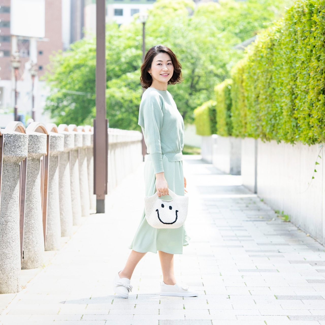 軽く涼やかな素材のアイテムなら 夏まで活躍 美女組ファッションsnap 福岡編 Happy Plus ハピプラ