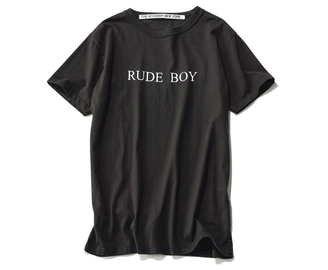 ベーシックカラーのロゴTシャツ
