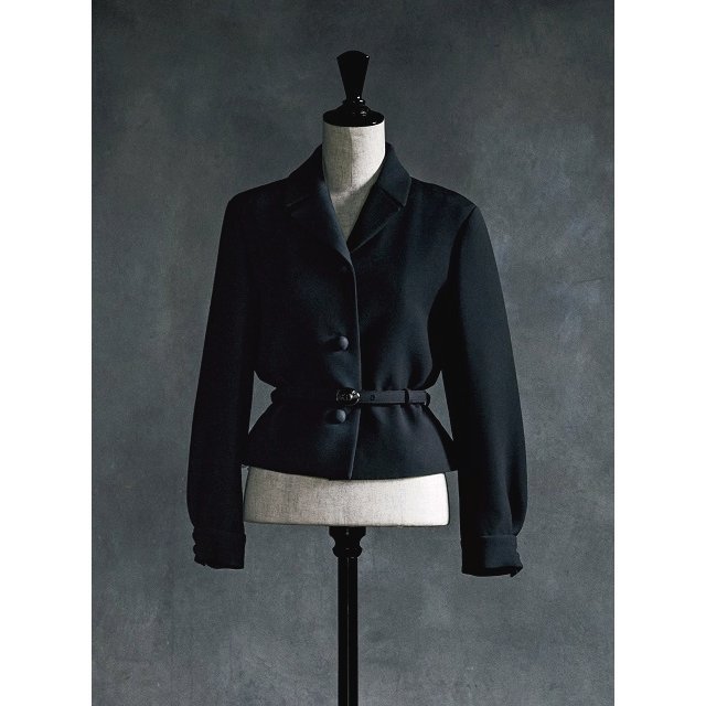 DIORバージャケット タイムレスな魅力が漂うベルテッドショート丈