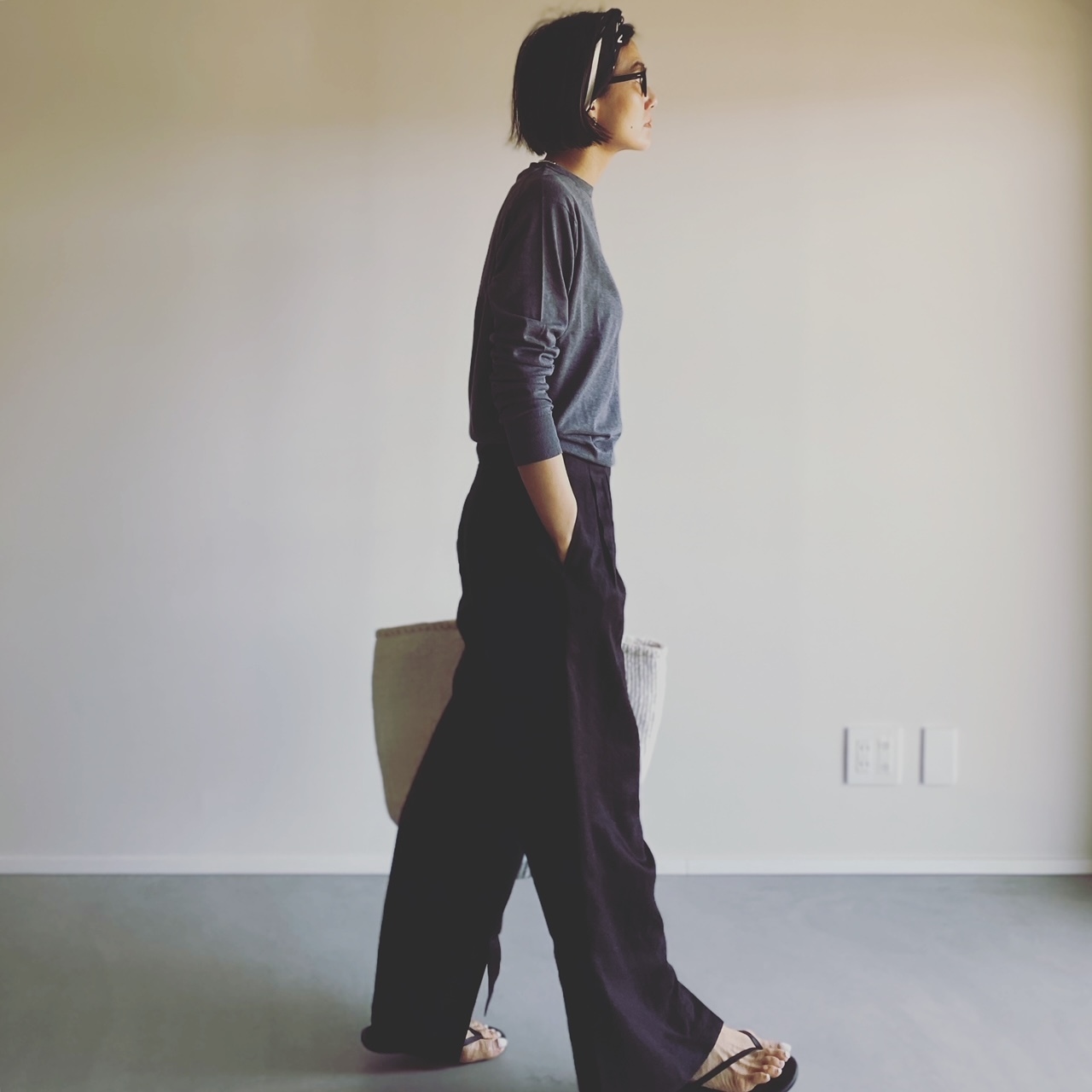 ニット/JOHN SMEDLEY パンツ/STUMBLY バッグ/MIFUKO 靴/TKEES