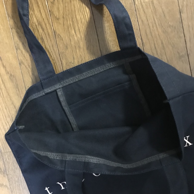 使いやすい!Marisol10月号(9/6発売)付録 。theory luxeのメガサブトート。_1_2