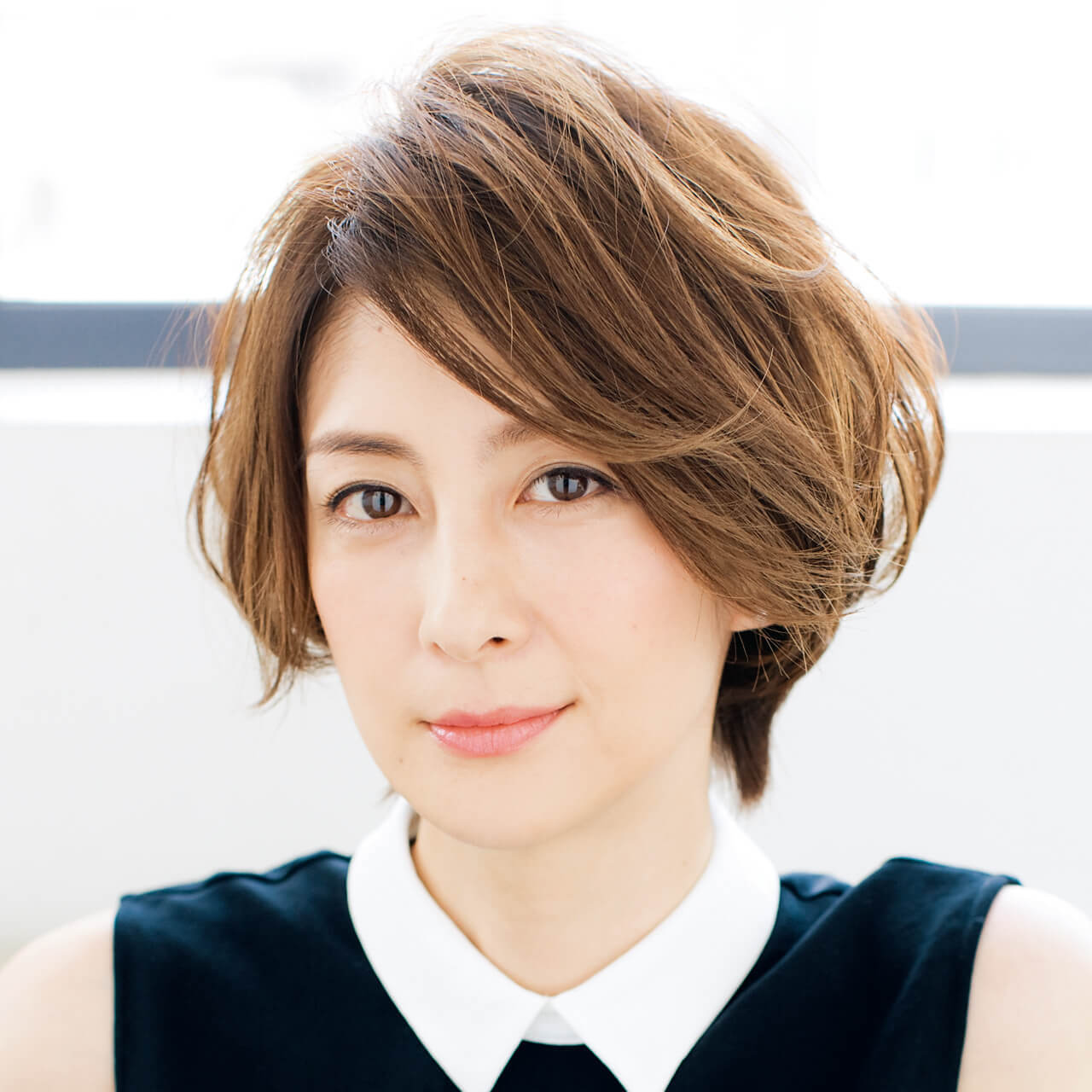 スタイルよく見えるひし形ショート。毛束感とカラーリング軽やかに【40代のショートヘア】_1_1