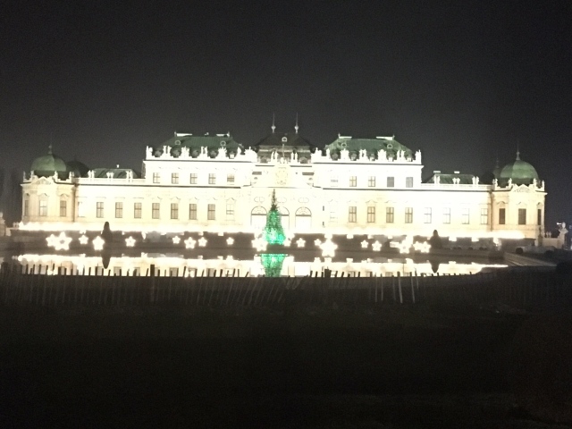 ウィーンのベルヴェデーレ宮殿のクリスマスマーケット_1_3