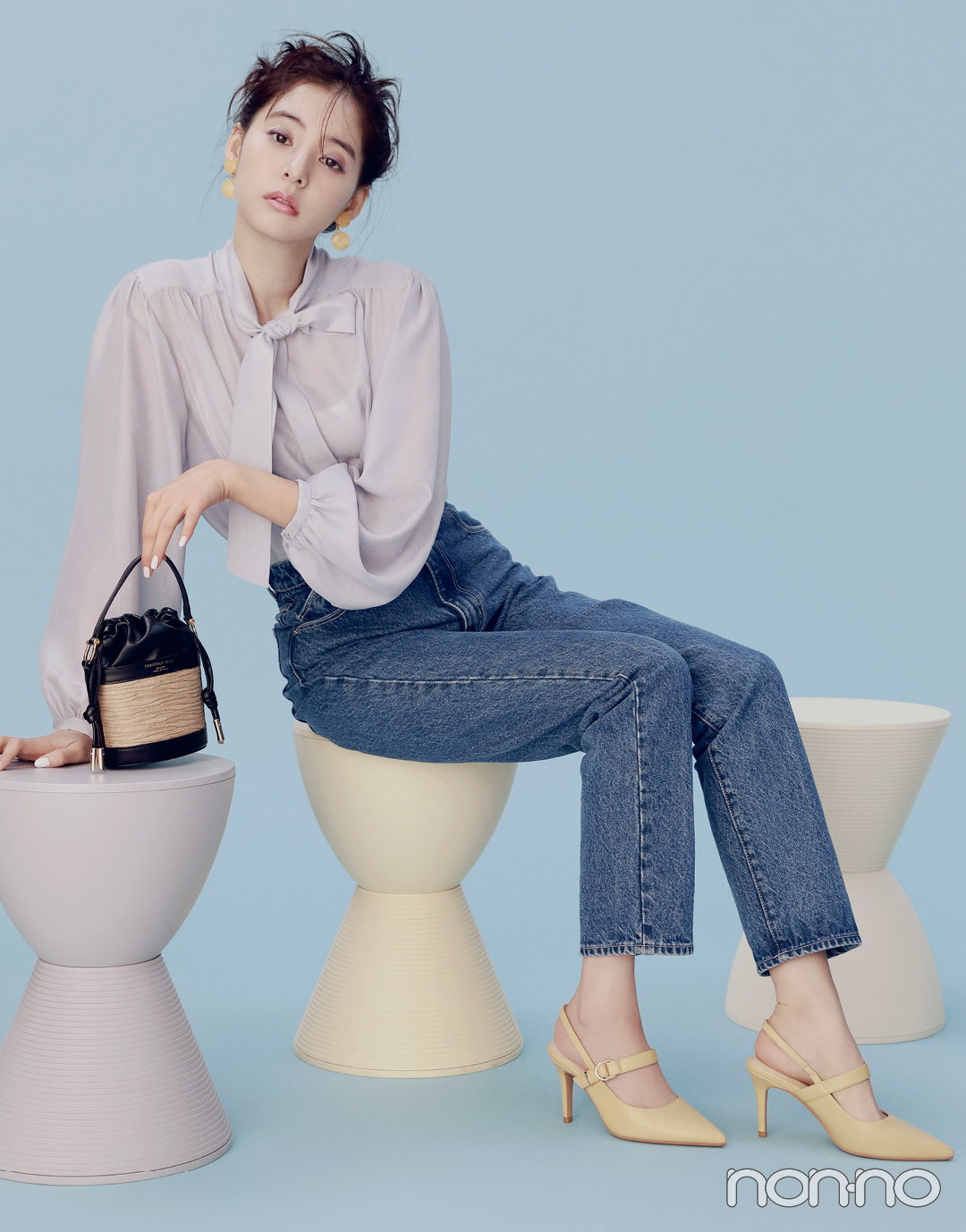 新木優子の春色ニュアンスコーデ3