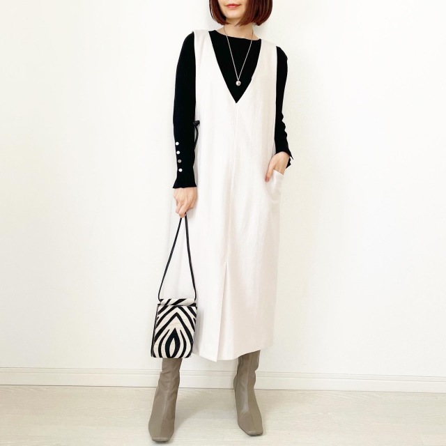 体型カバー力抜群 深めvネックジャンスカ Tomomiyuコーデ ファッション誌marisol マリソル Online 40代をもっとキレイに 女っぷり上々