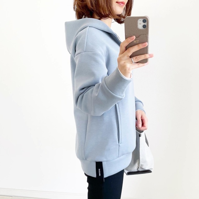 今季はブルーに注目 きれいめ大人パーカー Tomomiyuコーデ ファッション誌marisol マリソル 40代をもっとキレイに 女っぷり上々