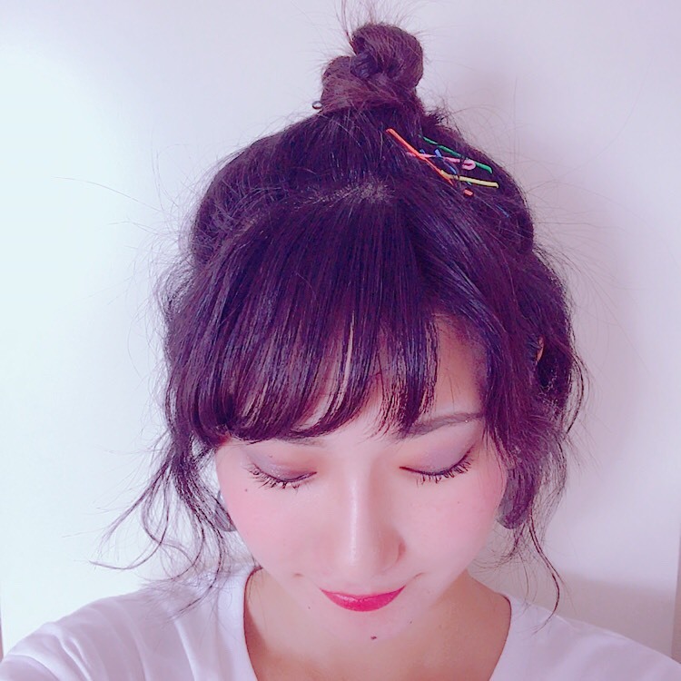 カラーピンを使った夏のイベントヘア Non No Web ファッション 美容 モデル情報を毎日お届け