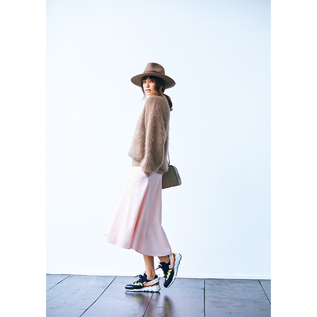 年秋冬に買うべきスニーカーは ちょい盛り おしゃれの鮮度が上がる 人気記事週間ランキングtop10 Web Eclat 50代女性のためのファッション ビューティ ライフスタイル最新情報