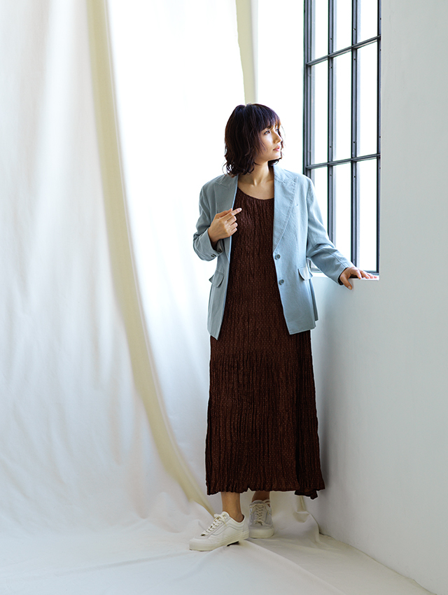 Style4:旅先でも重宝するリラクシングなプリーツワンピース