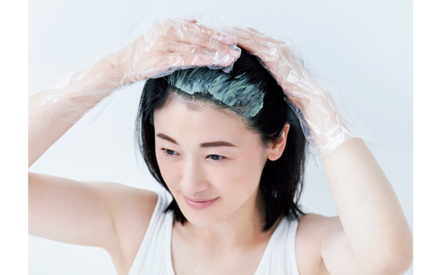 白髪の多い部分から塗布しはじめる