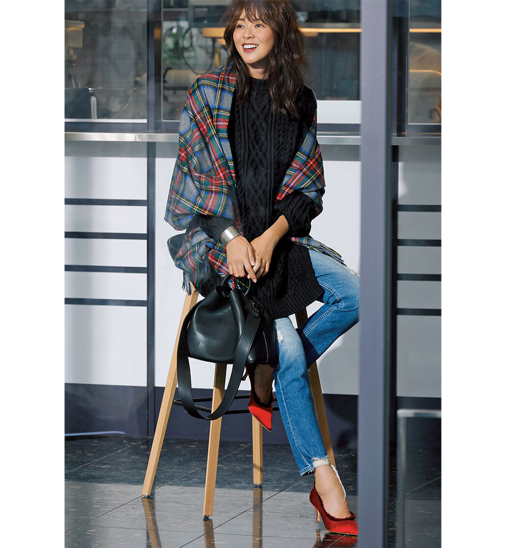 冬の 黒 は どこかに抜け感 で 強すぎない女 を目ざす ファッション誌marisol マリソル Online 40代をもっとキレイに 女っぷり上々