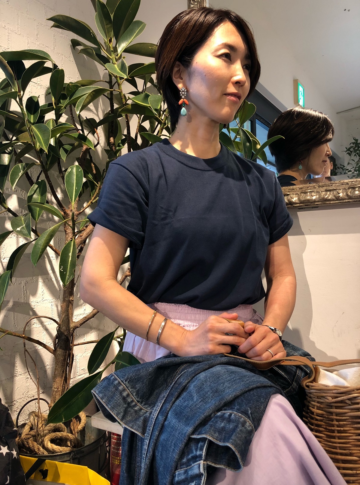 Hanesメンズのtシャツとふんわりスカートでワンツーコーデ ファッション誌marisol マリソル Online 40代をもっとキレイに 女っぷり上々