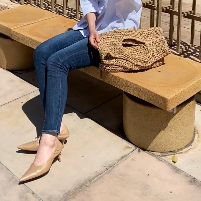 PIPPICHICのヌーディベージュカラーのパンプスをアップデートさせて、Paper BAG(ZARA HOME)と色合わせ