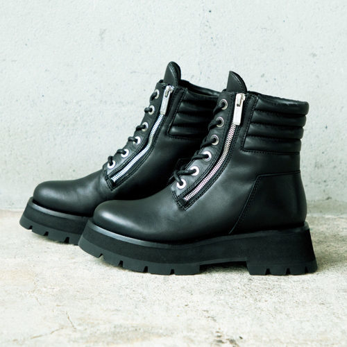 スタイリスト地曳いく子さんセレクション、大人の秋に似合う「3.1 Phillip Lim」のニットコンボドレス、コンバットブーツ_1_3