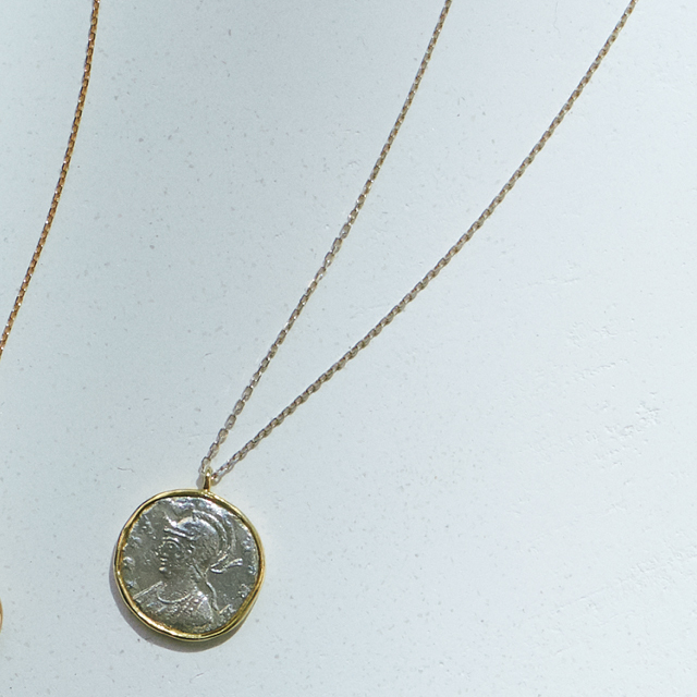 ネックレス¥40,000/ホワイトオフィス(ジジ)