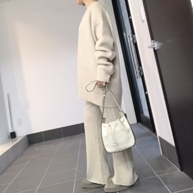 ニットのセットアップで楽してサマ見え_1_1