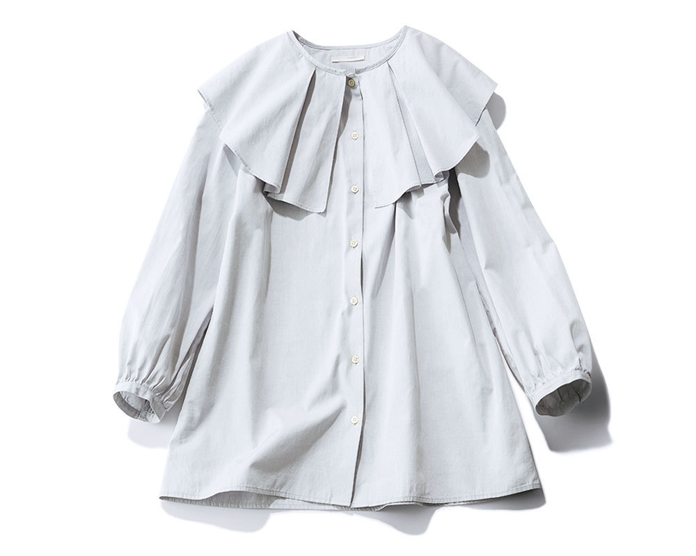 ビッグカラーブラウス¥11,900/ハッシュニュアンス