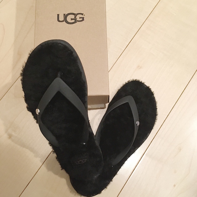 カジュアル苦手さんでもok Uggのファービーチサンダルの魅力 ファッション誌marisol マリソル Online 40代をもっとキレイに 女っぷり上々