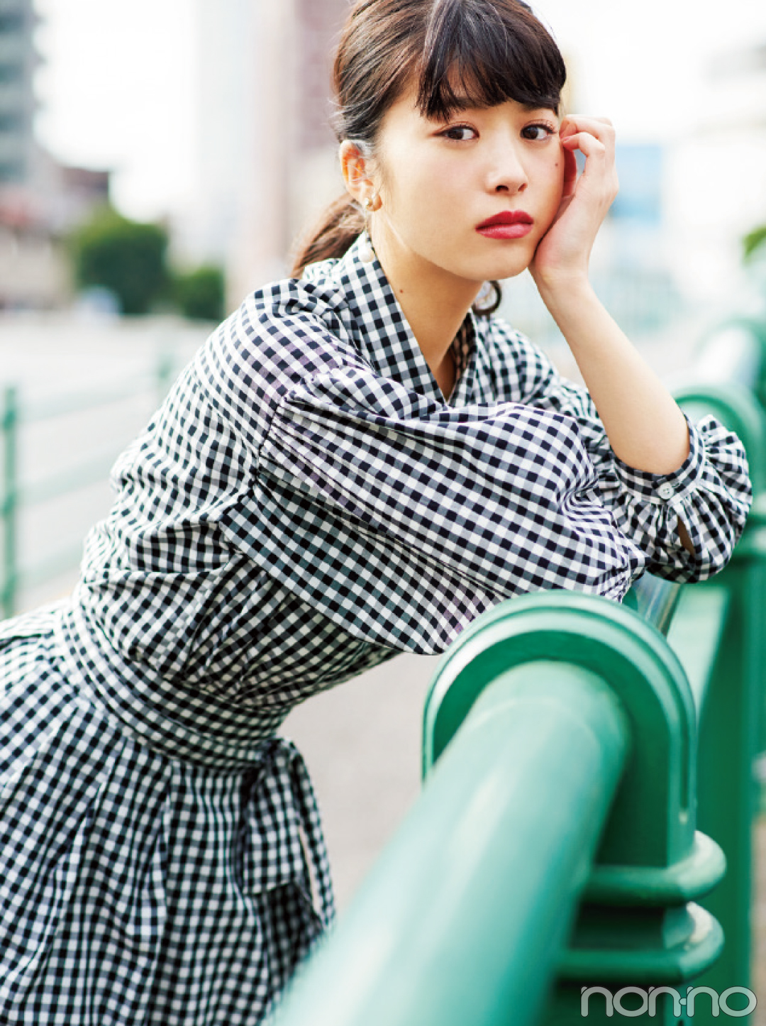 着るだけで女子力アップ! 優愛&ふみかのギンガムチェックで色っぽヘルシー_1_2