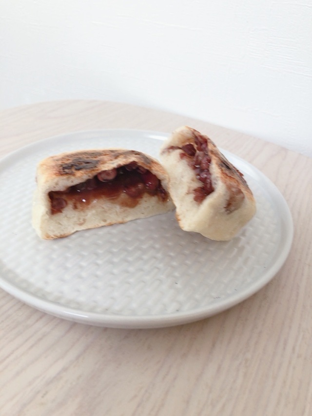 あんこ入りパン