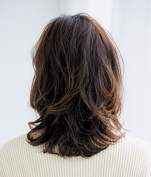 夏は脱 エレガント 外ハネでカジュアルに 40代のミディアムヘア ファッション誌marisol マリソル Online 40代をもっとキレイに 女っぷり上々