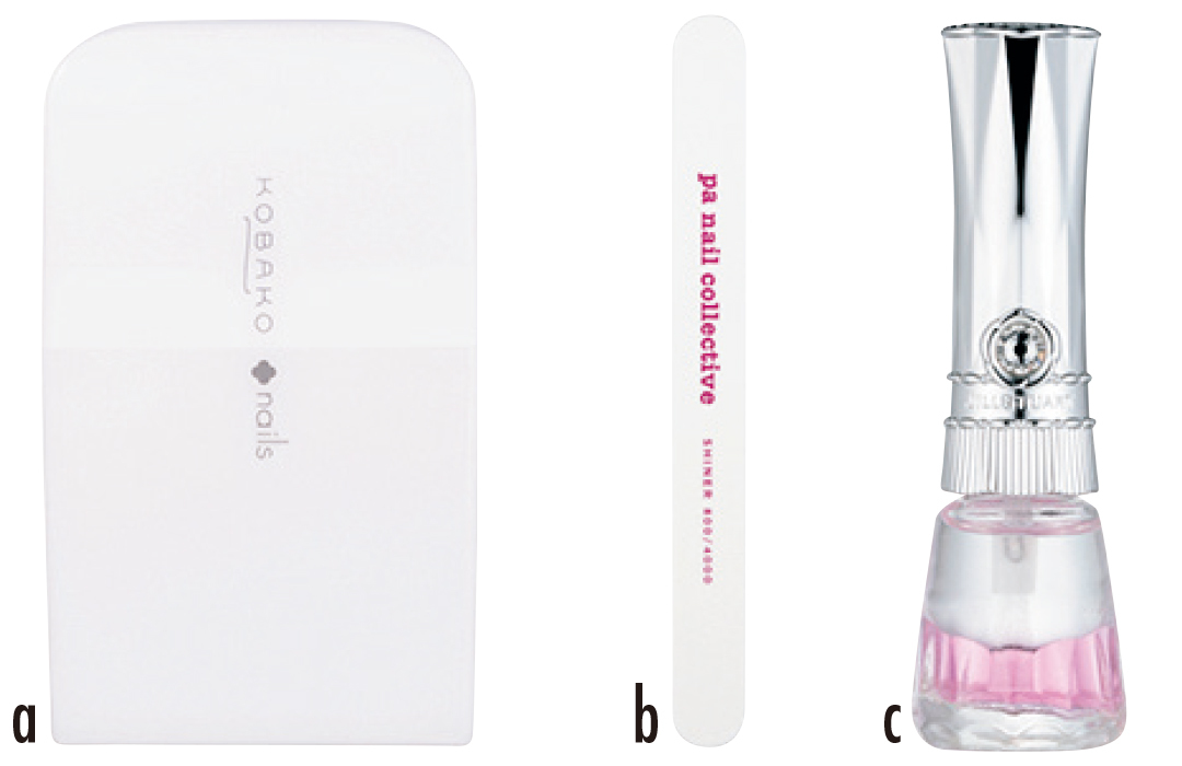 a、貝印 KOBAKO ネイルケアセット b、pa Nail Collective pa シャイナー(800/4000) tool04 c、ジルスチュアート ビューティ フラワーネイルオイルN