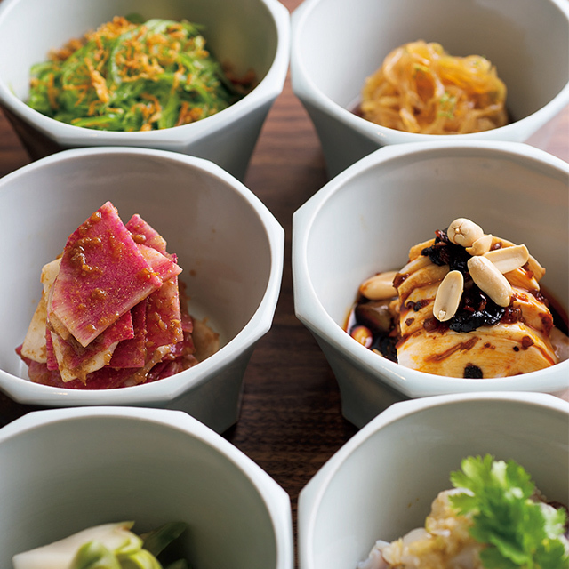 おまかせ前菜3種¥1,880と野菜の前菜3種¥1,000