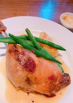 鴨もも肉のコンフィー。