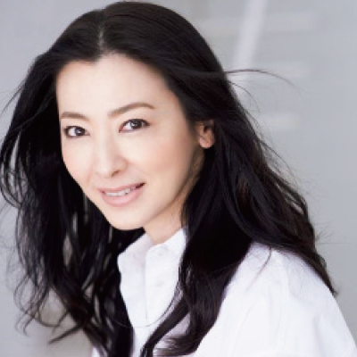 <モデル・春香さん>経験値で自分に合うものだけを見極めた “厳選ポーチ”【麗しマダムたちのポーチの中身】_1_1